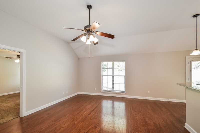 1,690/Mo, 8643 Bonfire Drive Southaven, MS 38671 Living Room View 2