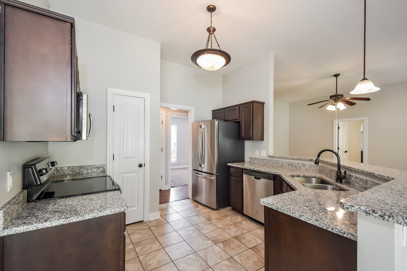 1,690/Mo, 8643 Bonfire Drive Southaven, MS 38671 Kitchen View