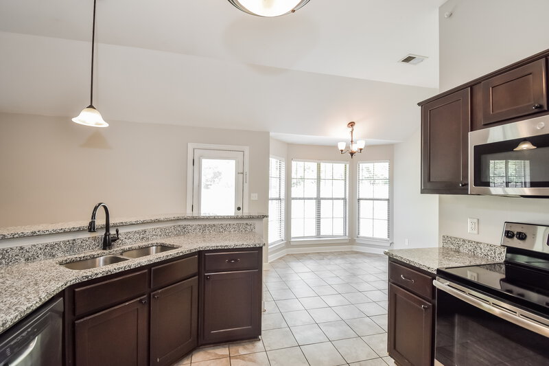 1,690/Mo, 8643 Bonfire Drive Southaven, MS 38671 Kitchen View 2