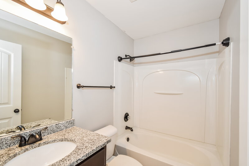 1,690/Mo, 8643 Bonfire Drive Southaven, MS 38671 Bathroom View