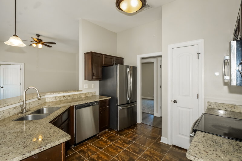 1,780/Mo, 8213 Park Pike Dr Southaven, MS 38671 Kitchen View