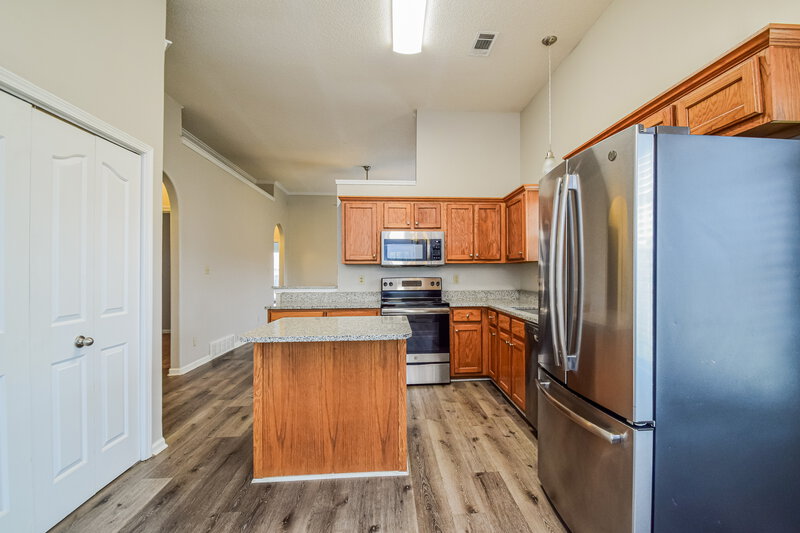 1,725/Mo, 6887 Seaside Dr Cordova, TN 38018 Kitchen View 2