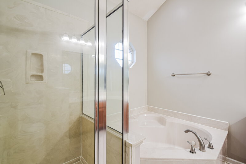 1,725/Mo, 6887 Seaside Dr Cordova, TN 38018 Main Bathroom View