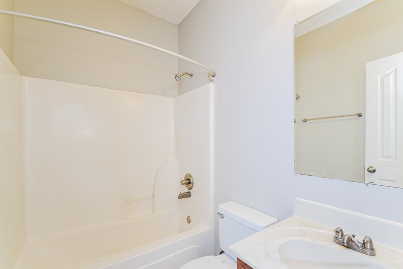 1,725/Mo, 6887 Seaside Dr Cordova, TN 38018 Bathroom View