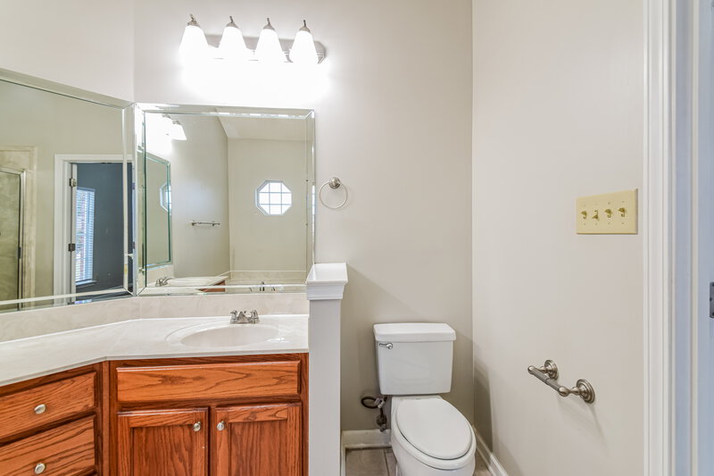 1,725/Mo, 6887 Seaside Dr Cordova, TN 38018 Bathroom View 2