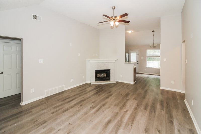 1,615/Mo, 6803 Kerry Valley Ln Cordova, TN 38018 Living Room View 2