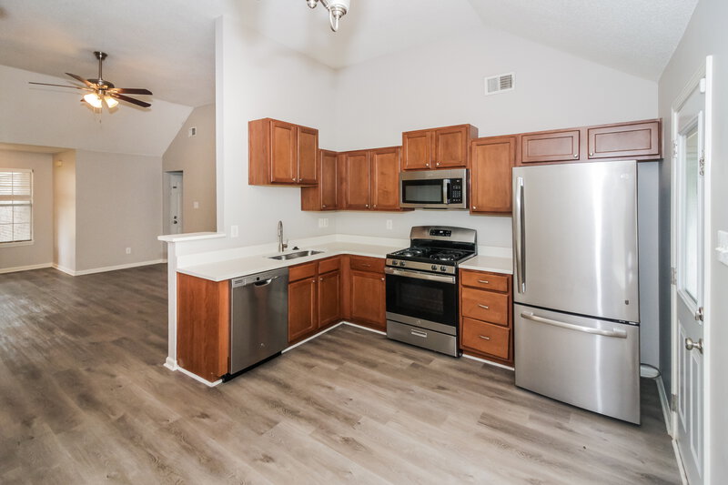 1,615/Mo, 6803 Kerry Valley Ln Cordova, TN 38018 Kitchen View 2