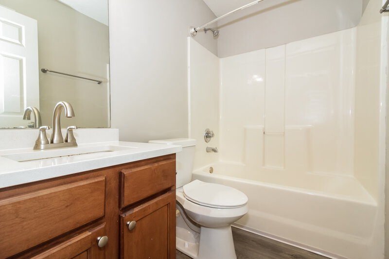 1,615/Mo, 6803 Kerry Valley Ln Cordova, TN 38018 Bathroom View