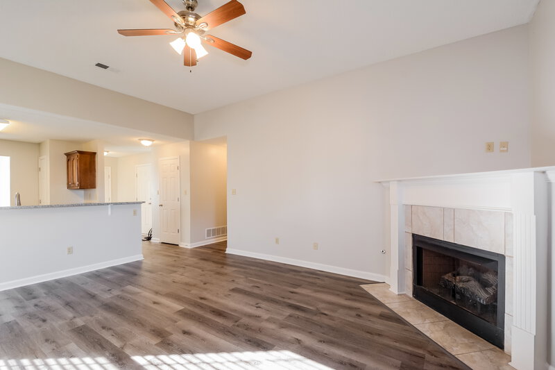 1,915/Mo, 8334 Regal Bend Dr Olive Branch, MS 38654 Living Room View 2