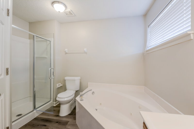 1,915/Mo, 8334 Regal Bend Dr Olive Branch, MS 38654 Master Bathroom View
