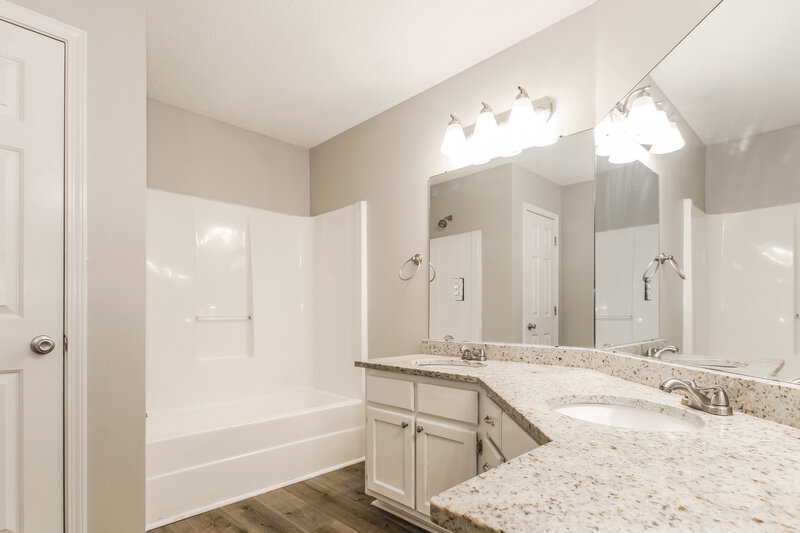 1,845/Mo, 6893 Delta Newberry Cv Olive Branch, MS 38654 Main Bathroom View