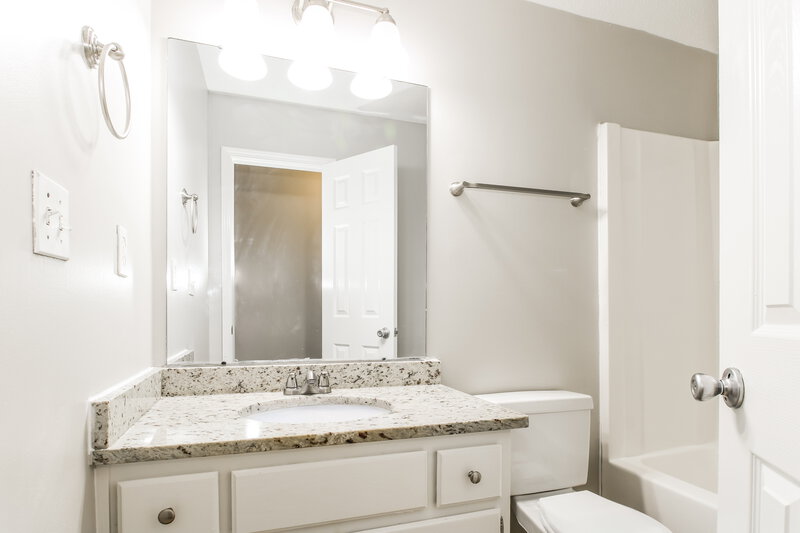 1,845/Mo, 6893 Delta Newberry Cv Olive Branch, MS 38654 Bathroom View