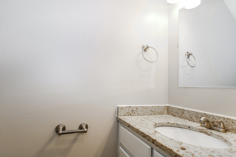 1,845/Mo, 6893 Delta Newberry Cv Olive Branch, MS 38654 Bathroom View 2