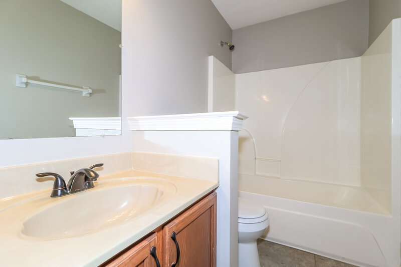2,500/Mo, 5639 Camden Cove Olive Branch, MS 38654 Bathroom View