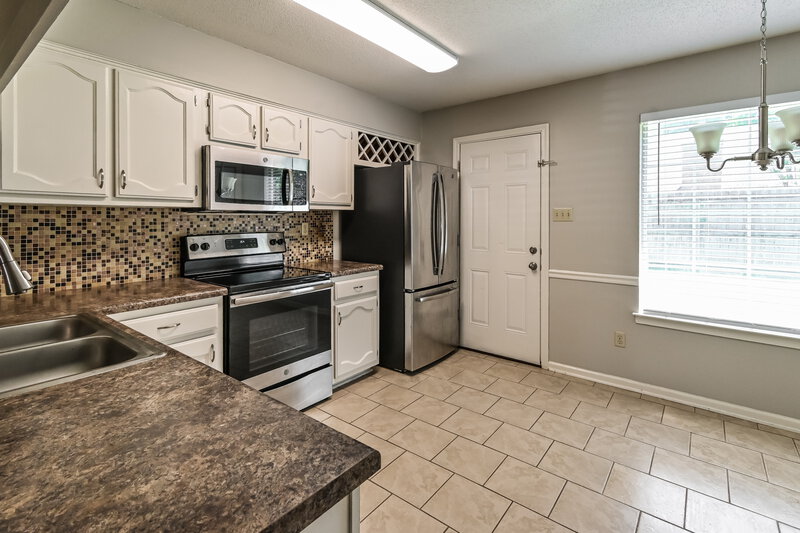 1,880/Mo, 8389 Palm Springs Dr Cordova, TN 38016 Kitchen View 2