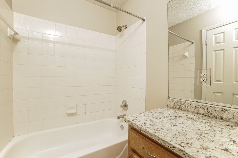 2,015/Mo, 6817 Charlotte Dr Olive Branch, MS 38654 Bathroom View