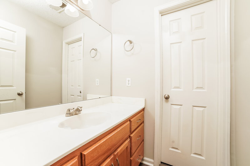 2,015/Mo, 6817 Charlotte Dr Olive Branch, MS 38654 Bathroom View 2