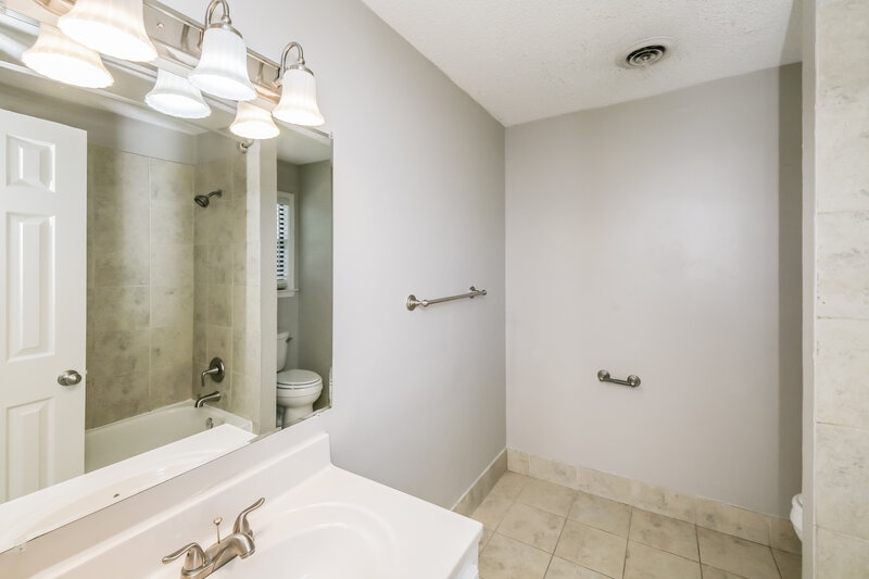 1,855/Mo, 4000 Kingsland Cv Memphis, TN 38125 Bathroom View