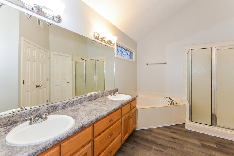 1,930/Mo, 9254 Chalkwell Ave Cordova, TN 38016 Main Bathroom View