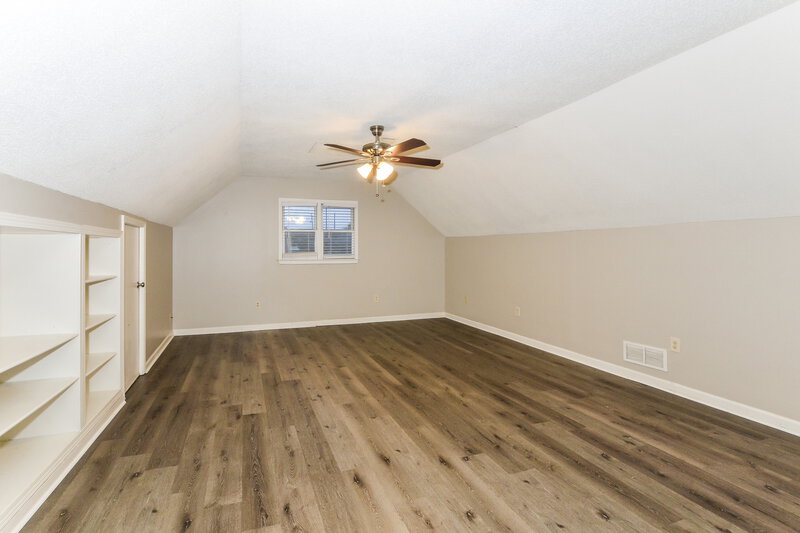 1,930/Mo, 9254 Chalkwell Ave Cordova, TN 38016 Loft View