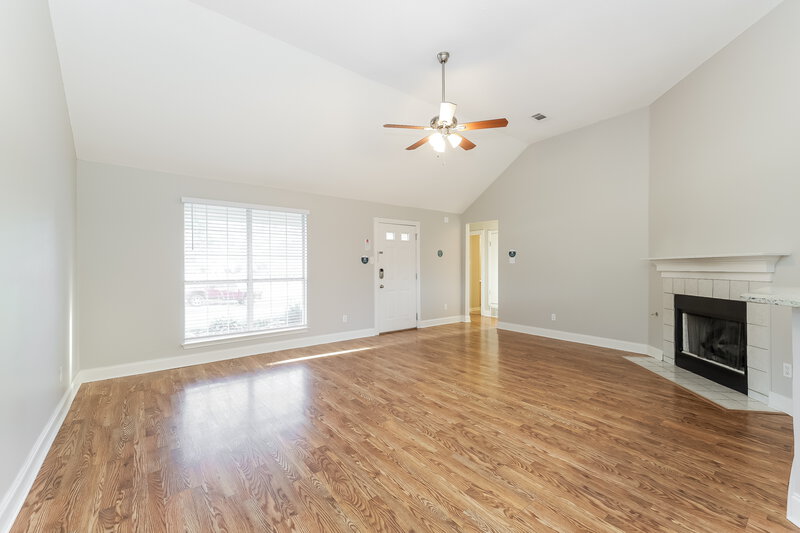 1,840/Mo, 25 Oakridge Cv Oakland, TN 38060 Living Room View 2