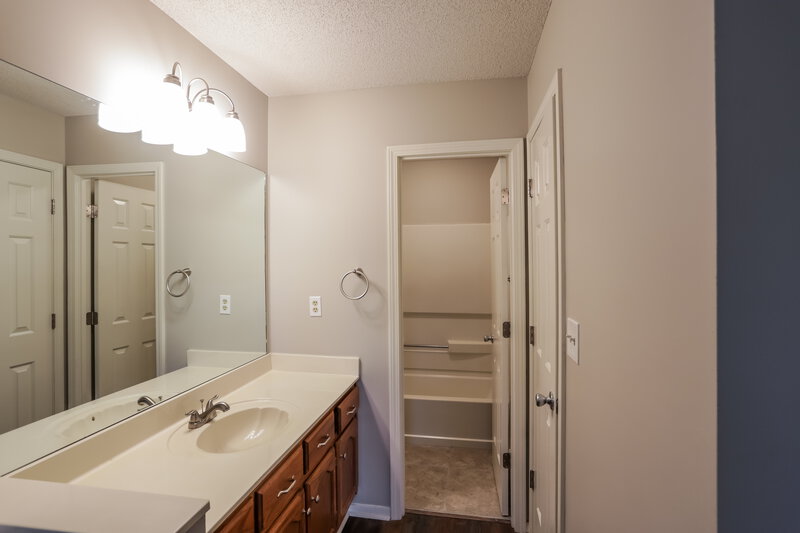 2,490/Mo, 6714 Curtis Cv Olive Branch, MS 38654 Master Bathroom View
