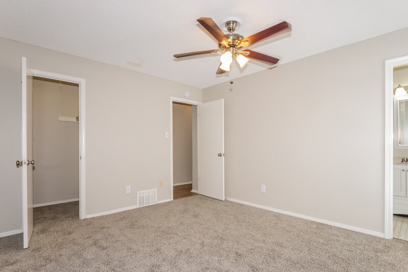 1,560/Mo, 6500 Cornwall Rd Horn Lake, MS 38637 Main Bedroom View 2