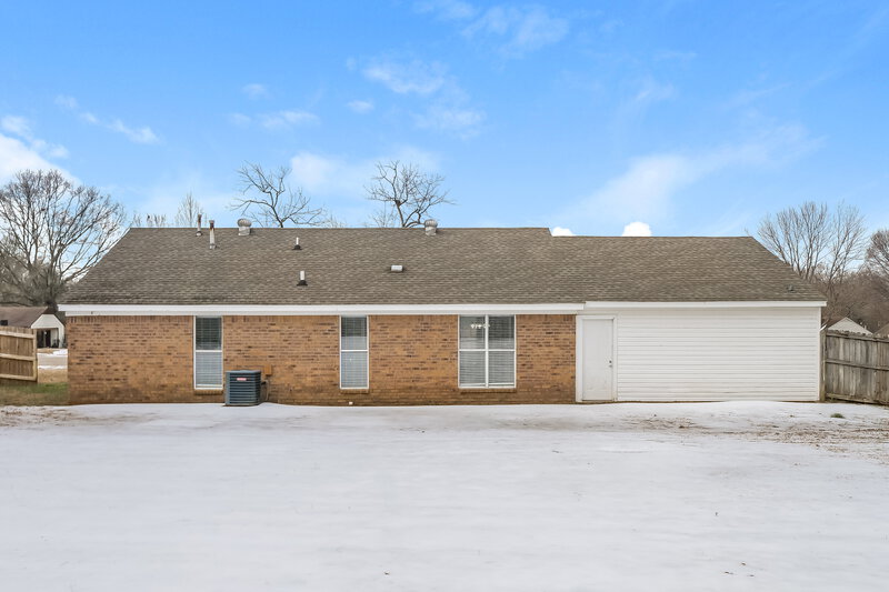 1,560/Mo, 6500 Cornwall Rd Horn Lake, MS 38637 Rear View