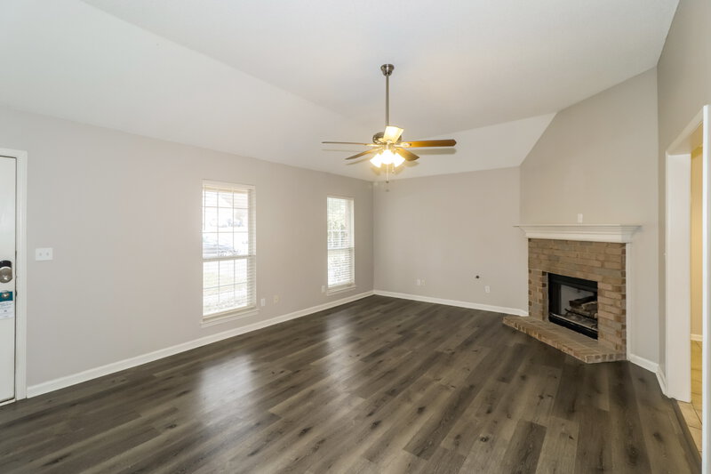 1,735/Mo, 5808 Shiloah Cv S Olive Branch, MS 38654 Living Room View