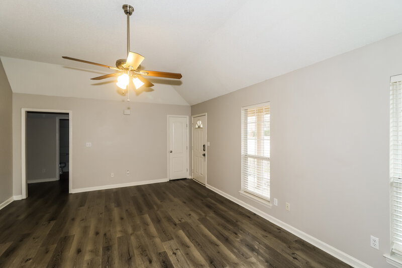 1,735/Mo, 5808 Shiloah Cv S Olive Branch, MS 38654 Living Room View 2