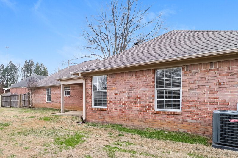 1,735/Mo, 5808 Shiloah Cv S Olive Branch, MS 38654 Rear View