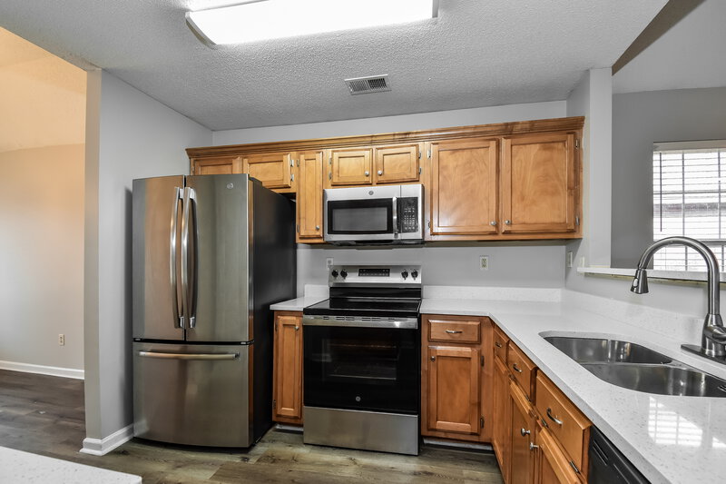 1,855/Mo, 8238 Regal Bend Dr Olive Branch, MS 38654 Kitchen View 2