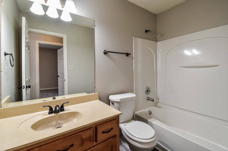 1,855/Mo, 8238 Regal Bend Dr Olive Branch, MS 38654 Bathroom View