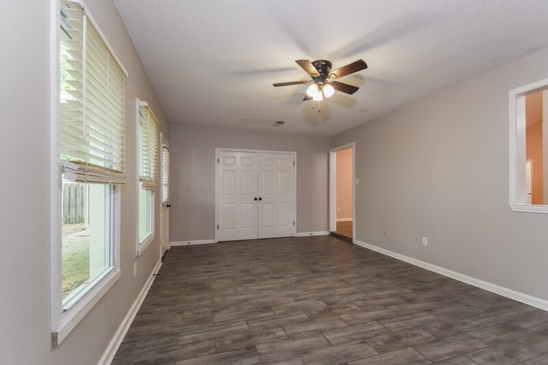 1,810/Mo, 7189 Atterbury Cir W Southaven, MS 38671 Living Room View 2
