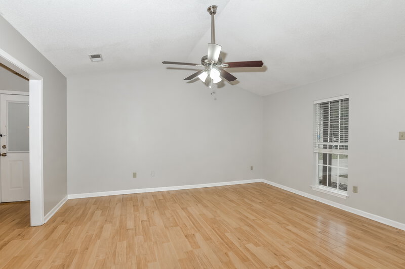 1,545/Mo, 5850 Waverly Dr Horn Lake, MS 38637 Living Room View