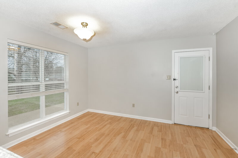 1,545/Mo, 5850 Waverly Dr Horn Lake, MS 38637 Dining Room View 2