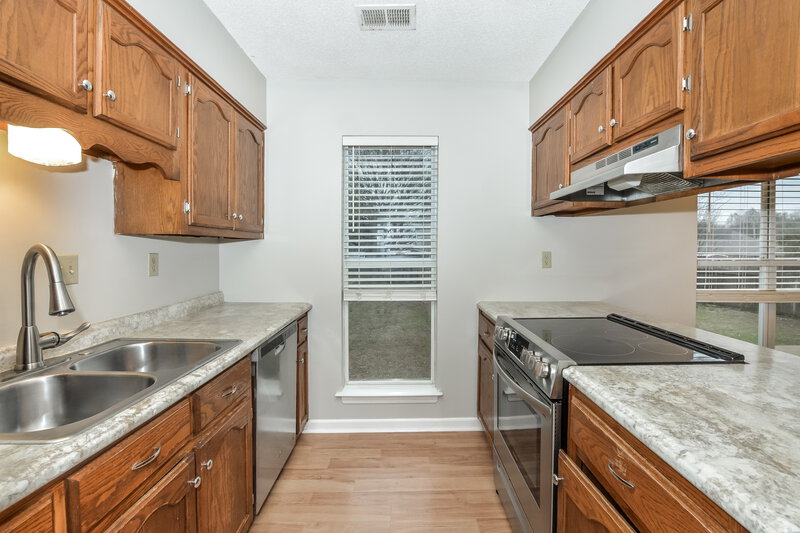 1,545/Mo, 5850 Waverly Dr Horn Lake, MS 38637 Kitchen View