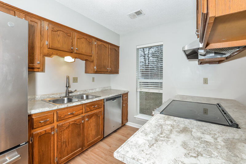 1,545/Mo, 5850 Waverly Dr Horn Lake, MS 38637 Kitchen View 2