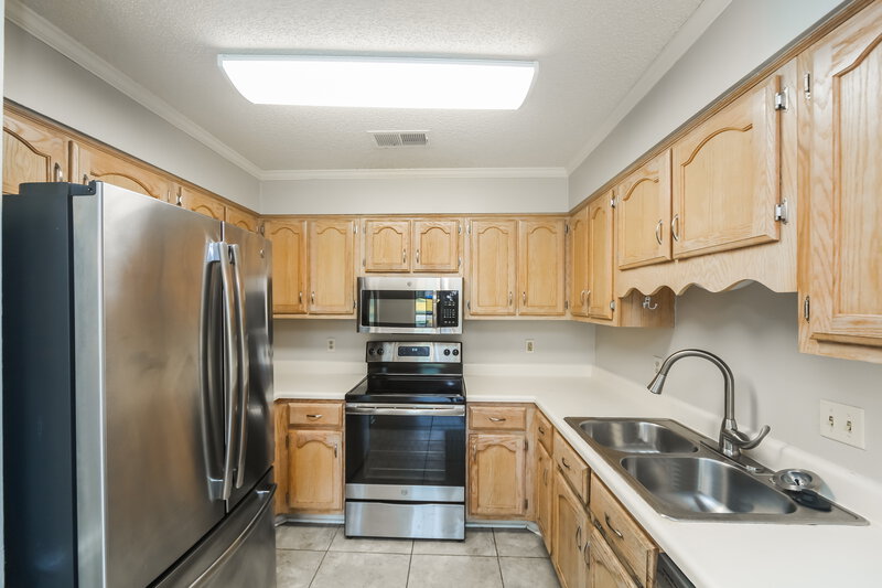 1,735/Mo, 10078 Phillips Dr Olive Branch, MS 38654 Kitchen View 2