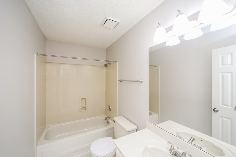 1,735/Mo, 10078 Phillips Dr Olive Branch, MS 38654 Bathroom View