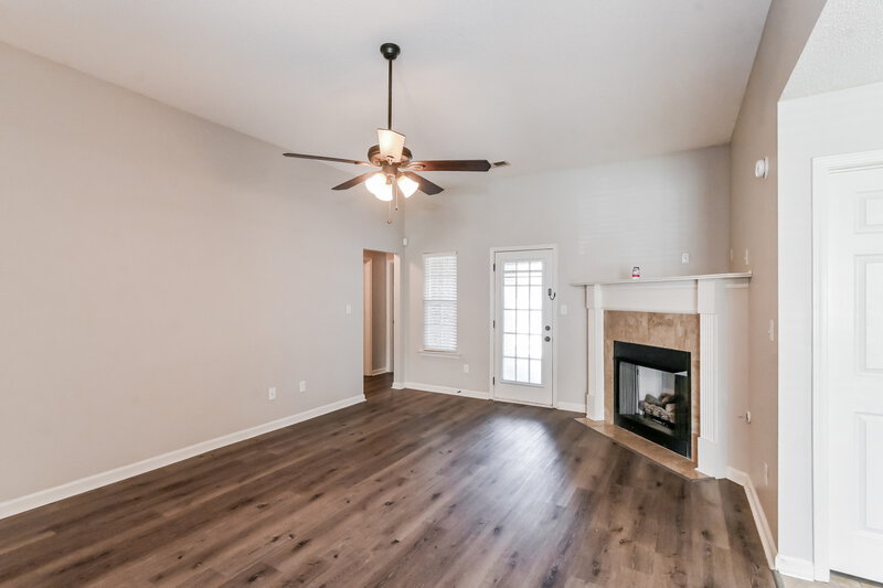 1,880/Mo, 9912 White Poplar Dr Olive Branch, MS 38654 Living Room View
