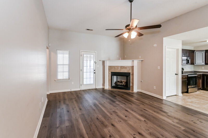 1,880/Mo, 9912 White Poplar Dr Olive Branch, MS 38654 Living Room View 2