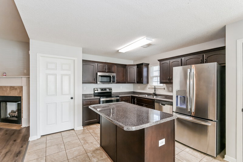 1,880/Mo, 9912 White Poplar Dr Olive Branch, MS 38654 Kitchen View