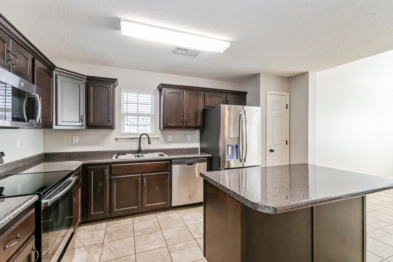 1,880/Mo, 9912 White Poplar Dr Olive Branch, MS 38654 Kitchen View 2