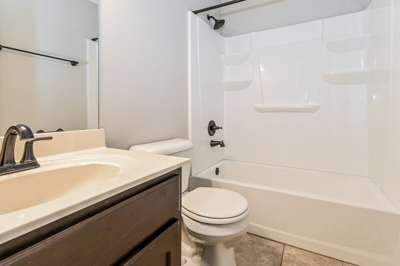 1,880/Mo, 9912 White Poplar Dr Olive Branch, MS 38654 Bathroom View