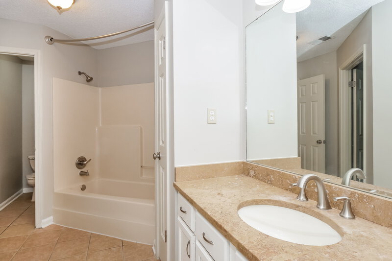 1,753/Mo, 1012 Spanish Trail Ln Cordova, TN 38018 Main Bathroom View