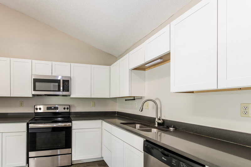 1,660/Mo, 10352 Maplebrook Ln Olive Branch, MS 38654 Kitchen View 2