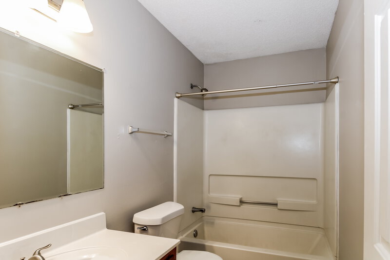 1,660/Mo, 10352 Maplebrook Ln Olive Branch, MS 38654 Bathroom View