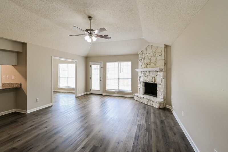2,500/Mo, 6955 Gallop Dr Cordova, TN 38018 Living Room View 2