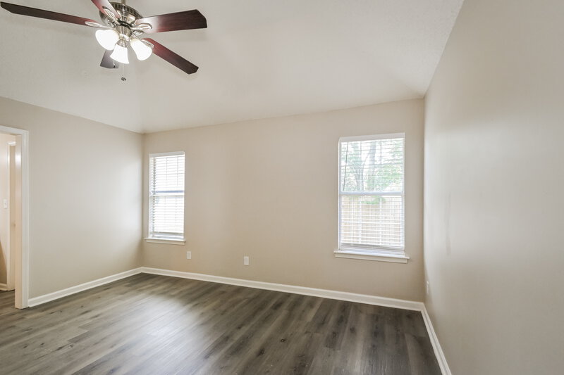 2,500/Mo, 6955 Gallop Dr Cordova, TN 38018 Main Bedroom View 2